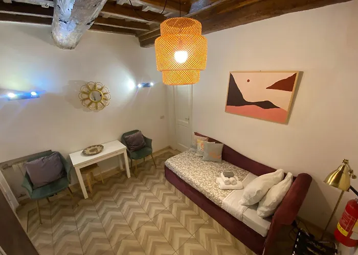 Lovely In Centre "third Floor, Without Elevator" *