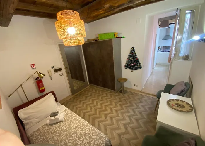 Lovely In Centre "third Floor, Without Elevator" Daire